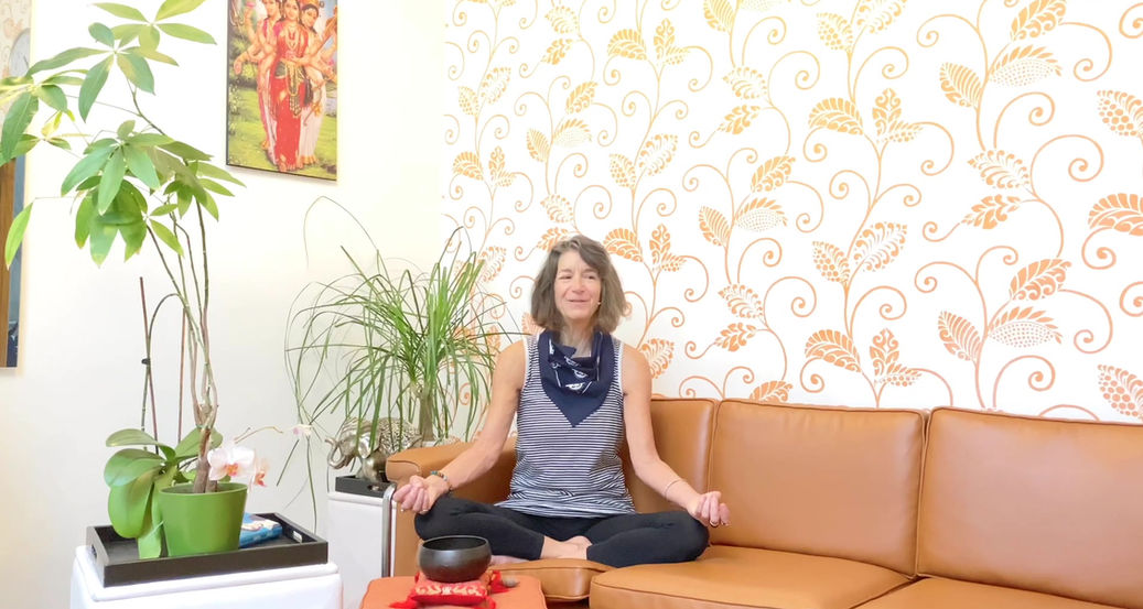 30Min Self-Awareness Chakra Meditation with Roxanne